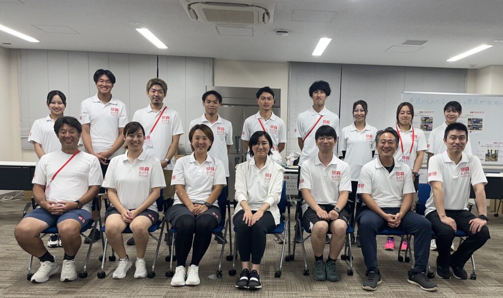 ユニクロ全日本ジュニアテニス選手権2025(有明)でのスポーツトレーナー活動記録。救急救護、熱中症の救急搬送対応、WBGTに基づくヒートルール運用、ドクター連携、トレーナールームのケアとコンディショニングを、確かなガイドラインに沿って分かりやすくレポート。春日部・埼玉でのサポートもご相談ください。